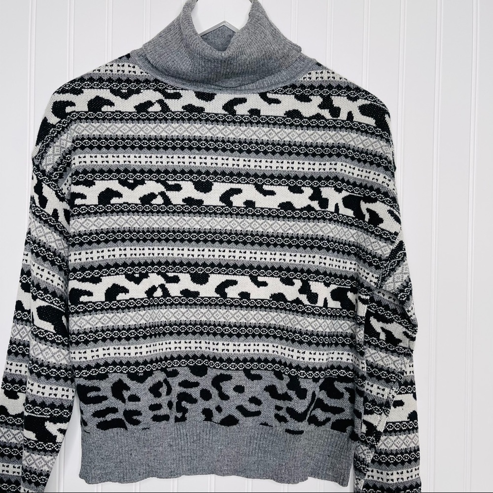 JOHN & JENN | GREY & BLACK TURTLENECK - M